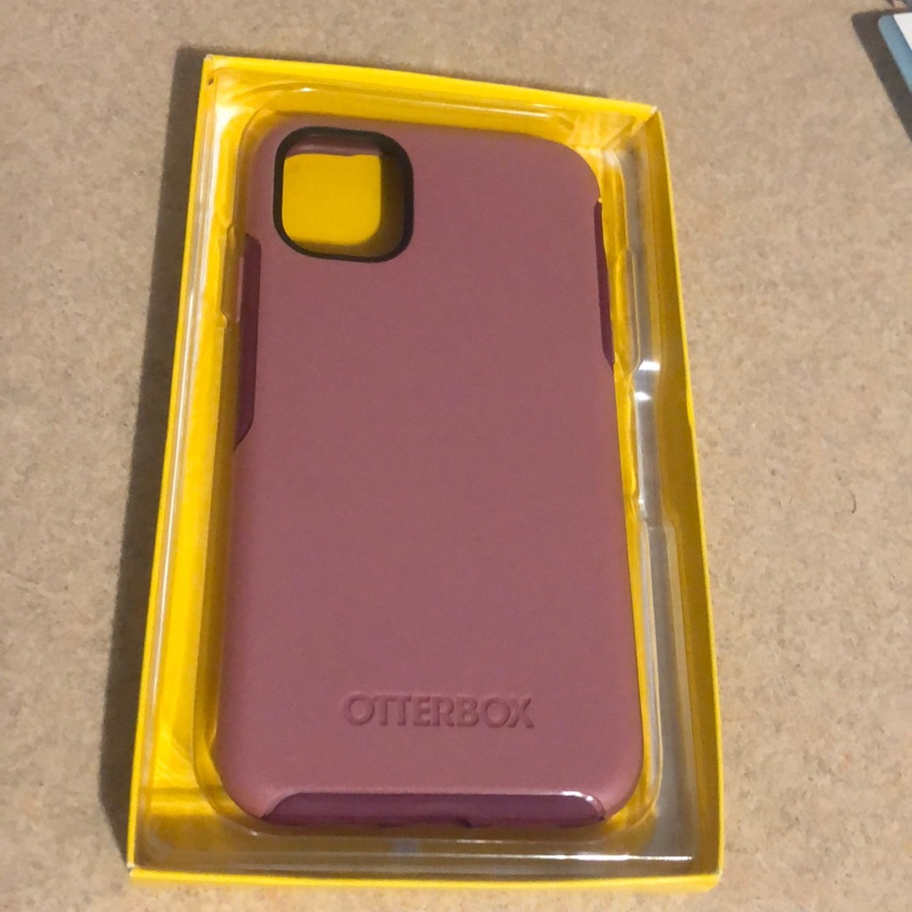 iPhone 11 OtterBox Symmetry Case